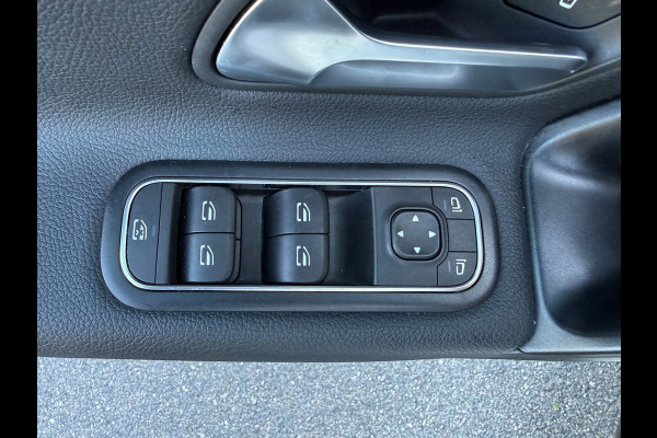 Mercedes-Benz A-Klasse 250 e /Apple CarPlay /18 inch AMG /Navigatie /Stoelverwarming