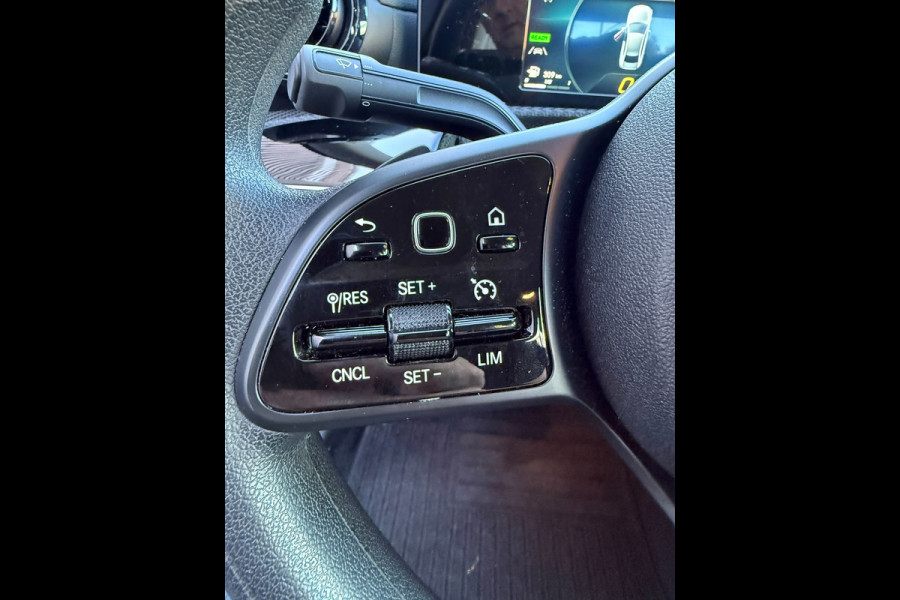 Mercedes-Benz A-Klasse 250 e /Apple CarPlay /18 inch AMG /Navigatie /Stoelverwarming