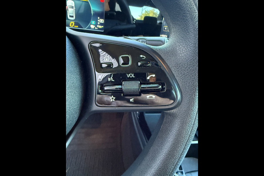 Mercedes-Benz A-Klasse 250 e /Apple CarPlay /18 inch AMG /Navigatie /Stoelverwarming