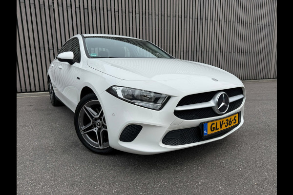 Mercedes-Benz A-Klasse 250 e /Apple CarPlay /18 inch AMG /Navigatie /Stoelverwarming