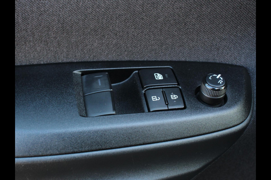 Toyota Yaris Hatchback Climate control Cruise control Camera Navigatie Bluetooth