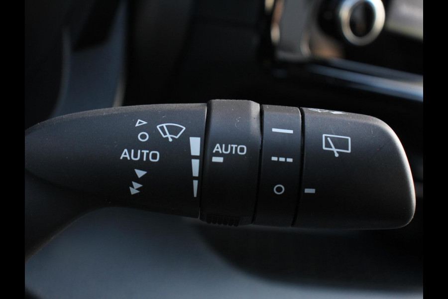 Toyota Yaris Hatchback Climate control Cruise control Camera Navigatie Bluetooth