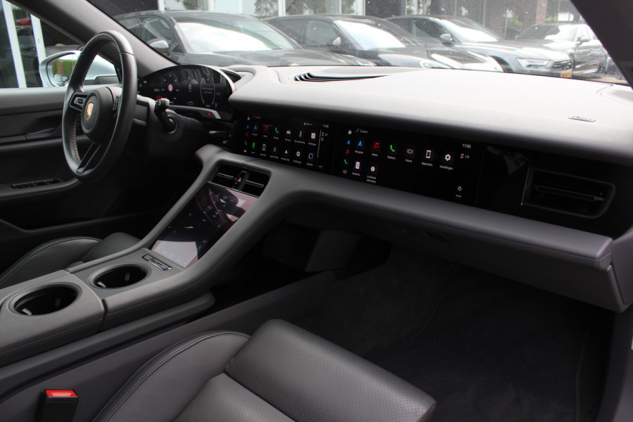 Porsche Taycan 4S Performance 84 kWh / SoH 91,9% / 38.845 km! /  Panoramadak / Camera / Passenger Display / Luchtvering / 21'' / Bose / Stoelverwarming / DAB / Cruise Control