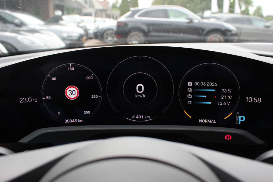 Porsche Taycan 4S Performance 84 kWh / SoH 91,9% / 38.845 km! /  Panoramadak / Camera / Passenger Display / Luchtvering / 21'' / Bose / Stoelverwarming / DAB / Cruise Control