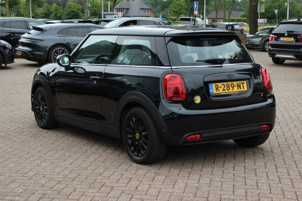 MINI Mini Electric Camden Edition 33 kWh / SoH 95,2% / CarPlay / Half Leder / Parkeerhulp achter / 16'' / Stoelverwarming / DAB / Cruise Control