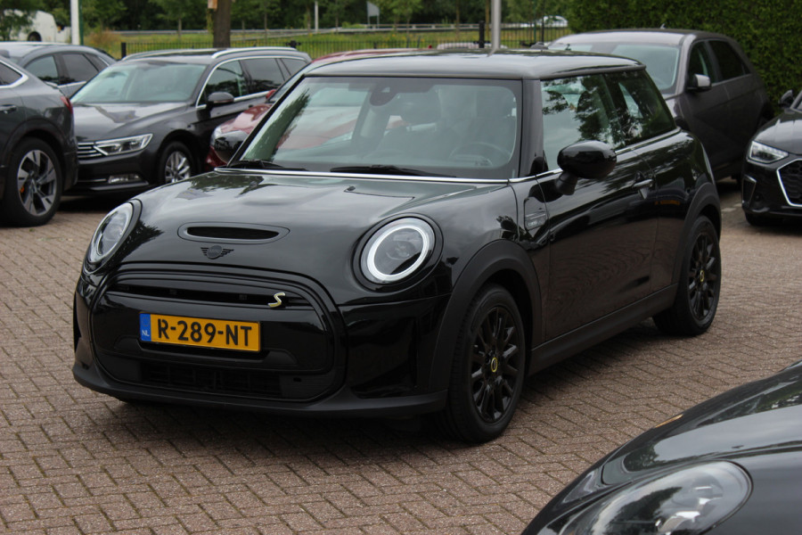 MINI Mini Electric Camden Edition 33 kWh / SoH 95,2% / CarPlay / Half Leder / Parkeerhulp achter / 16'' / Stoelverwarming / DAB / Cruise Control