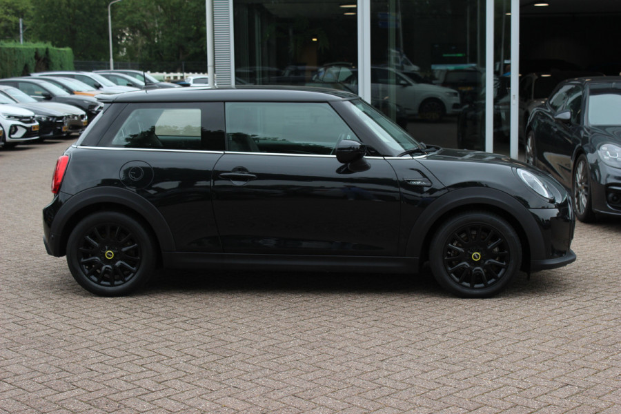 MINI Mini Electric Camden Edition 33 kWh / SoH 95,2% / CarPlay / Half Leder / Parkeerhulp achter / 16'' / Stoelverwarming / DAB / Cruise Control