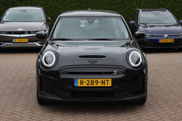 MINI Mini Electric Camden Edition 33 kWh / SoH 95,2% / CarPlay / Half Leder / Parkeerhulp achter / 16'' / Stoelverwarming / DAB / Cruise Control