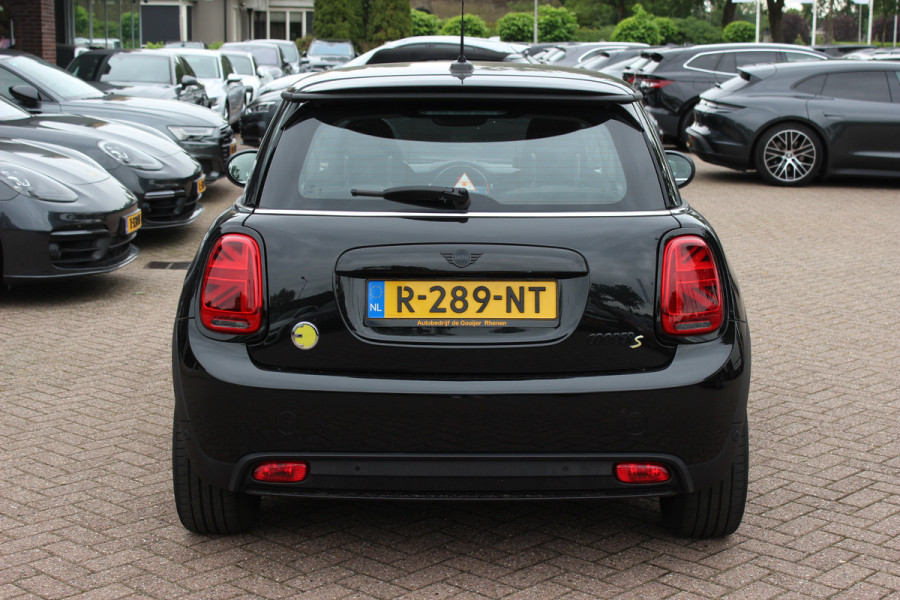 MINI Mini Electric Camden Edition 33 kWh / SoH 95,2% / CarPlay / Half Leder / Parkeerhulp achter / 16'' / Stoelverwarming / DAB / Cruise Control