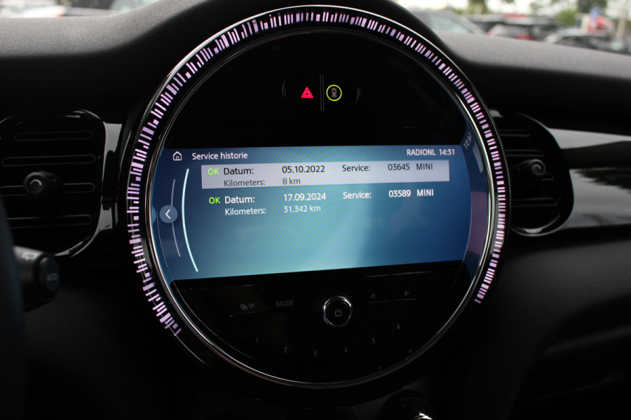MINI Mini Electric Camden Edition 33 kWh / SoH 95,2% / CarPlay / Half Leder / Parkeerhulp achter / 16'' / Stoelverwarming / DAB / Cruise Control