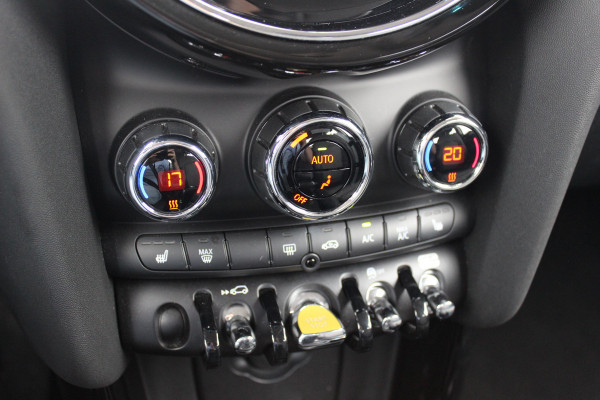 MINI Mini Electric Camden Edition 33 kWh / SoH 95,2% / CarPlay / Half Leder / Parkeerhulp achter / 16'' / Stoelverwarming / DAB / Cruise Control