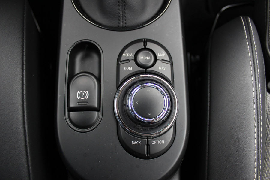 MINI Mini Electric Camden Edition 33 kWh / SoH 95,2% / CarPlay / Half Leder / Parkeerhulp achter / 16'' / Stoelverwarming / DAB / Cruise Control