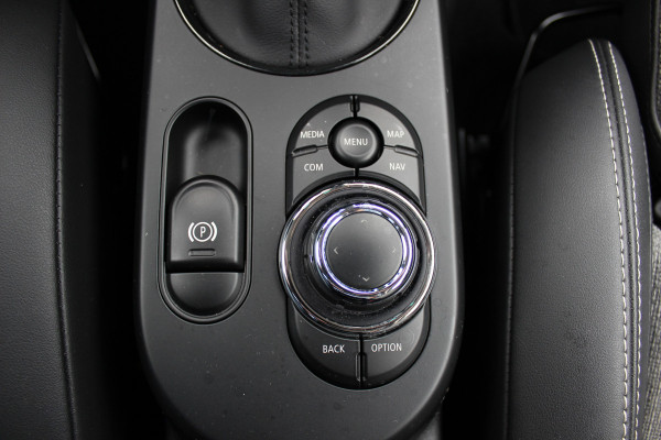 MINI Mini Electric Camden Edition 33 kWh / SoH 95,2% / CarPlay / Half Leder / Parkeerhulp achter / 16'' / Stoelverwarming / DAB / Cruise Control