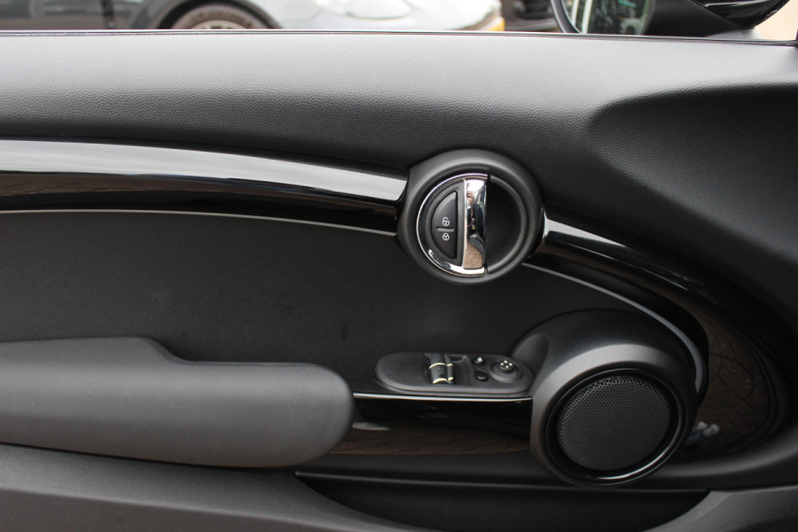 MINI Mini Electric Camden Edition 33 kWh / SoH 95,2% / CarPlay / Half Leder / Parkeerhulp achter / 16'' / Stoelverwarming / DAB / Cruise Control