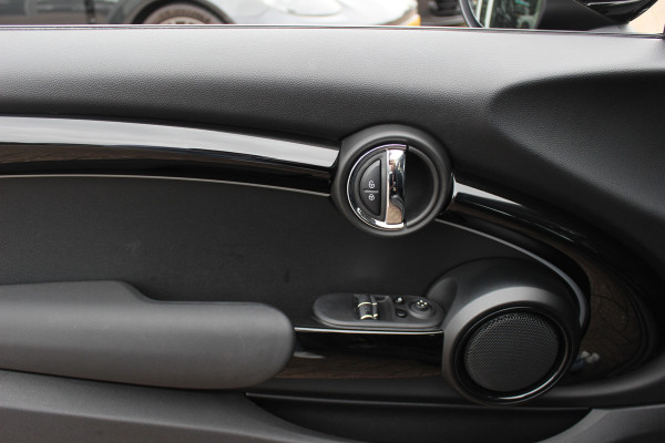 MINI Mini Electric Camden Edition 33 kWh / SoH 95,2% / CarPlay / Half Leder / Parkeerhulp achter / 16'' / Stoelverwarming / DAB / Cruise Control