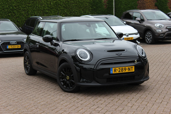 MINI Mini Electric Camden Edition 33 kWh / SoH 95,2% / CarPlay / Half Leder / Parkeerhulp achter / 16'' / Stoelverwarming / DAB / Cruise Control