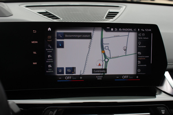 BMW iX1 xDrive30 Launch Edition 67 kWh M Sport / SoH 94% / Trekhaak / 360Camera / Head-up / Leder / CarPlay / 18'' / Keyless / Stoelverwarming / DAB / Cruise Control