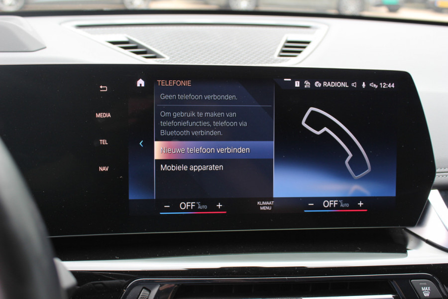 BMW iX1 xDrive30 Launch Edition 67 kWh M Sport / SoH 94% / Trekhaak / 360Camera / Head-up / Leder / CarPlay / 18'' / Keyless / Stoelverwarming / DAB / Cruise Control