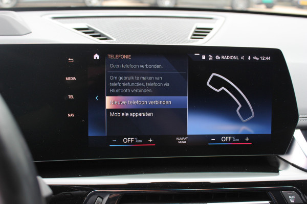 BMW iX1 xDrive30 Launch Edition 67 kWh M Sport / SoH 94% / Trekhaak / 360Camera / Head-up / Leder / CarPlay / 18'' / Keyless / Stoelverwarming / DAB / Cruise Control