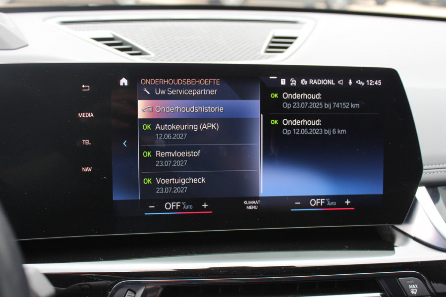 BMW iX1 xDrive30 Launch Edition 67 kWh M Sport / SoH 94% / Trekhaak / 360Camera / Head-up / Leder / CarPlay / 18'' / Keyless / Stoelverwarming / DAB / Cruise Control