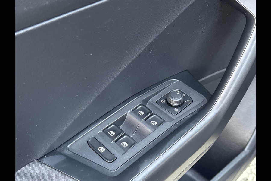 Volkswagen T-Roc 1.5 TSI 150PK DSG BUSINESS CARPLAY/NAVI/PDC