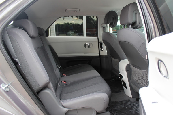 Hyundai IONIQ 5 Style 58 kWh 15.112km! / SoH 98,2% / NL Auto! / Trekhaak / Camera / CarPlay / Keyless / 19'' / Virtual Cockpit / DAB / ACC