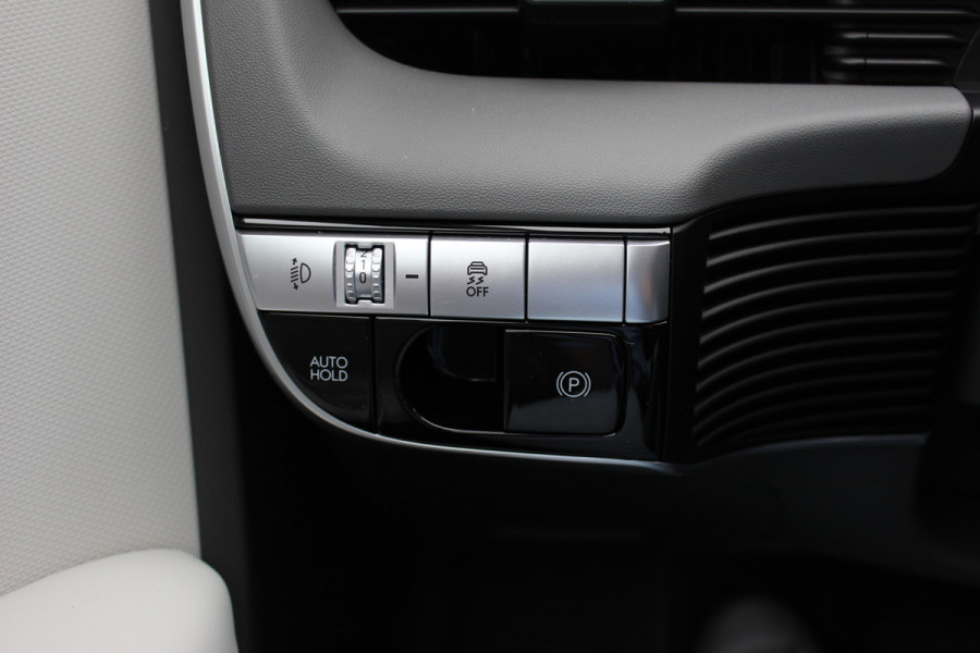 Hyundai IONIQ 5 Style 58 kWh 15.112km! / SoH 98,2% / NL Auto! / Trekhaak / Camera / CarPlay / Keyless / 19'' / Virtual Cockpit / DAB / ACC