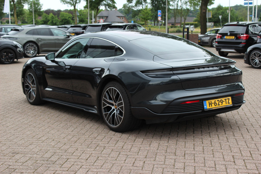 Porsche Taycan 4S Performance 84 kWh / SoH 93,3% / 1e Eign. / NL Auto / Panoramadak / 360Camera / Achterasbesturing / Burmester / Luchtvering / Keyless / 21'' / Sportdesign+Chrono / Stoel+Stuurverwarming / Dodehoek / DAB / Porsc