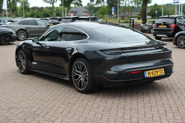 Porsche Taycan 4S Performance 84 kWh / SoH 93,3% / 1e Eign. / NL Auto / Panoramadak / 360Camera / Achterasbesturing / Burmester / Luchtvering / Keyless / 21'' / Sportdesign+Chrono / Stoel+Stuurverwarming / Dodehoek / DAB / Porsc