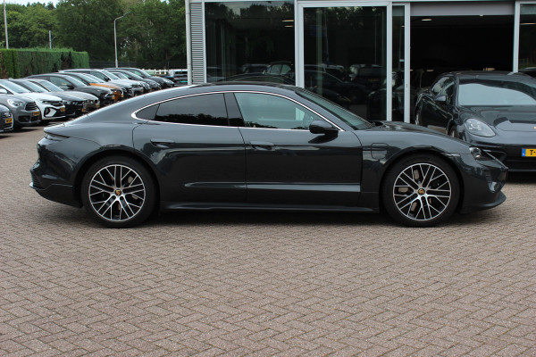 Porsche Taycan 4S Performance 84 kWh / SoH 93,3% / 1e Eign. / NL Auto / Panoramadak / 360Camera / Achterasbesturing / Burmester / Luchtvering / Keyless / 21'' / Sportdesign+Chrono / Stoel+Stuurverwarming / Dodehoek / DAB / Porsc