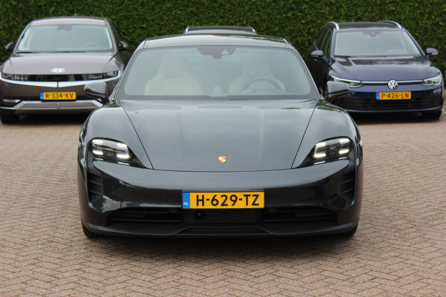 Porsche Taycan 4S Performance 84 kWh / SoH 93,3% / 1e Eign. / NL Auto / Panoramadak / 360Camera / Achterasbesturing / Burmester / Luchtvering / Keyless / 21'' / Sportdesign+Chrono / Stoel+Stuurverwarming / Dodehoek / DAB / Porsc