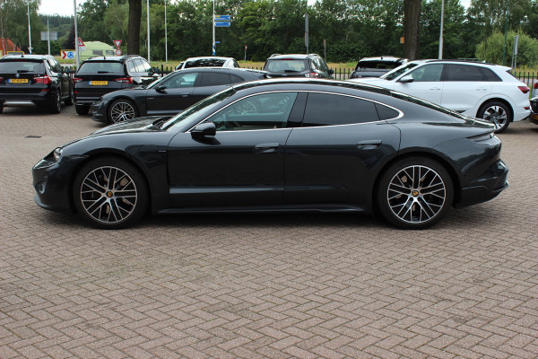 Porsche Taycan 4S Performance 84 kWh / SoH 93,3% / 1e Eign. / NL Auto / Panoramadak / 360Camera / Achterasbesturing / Burmester / Luchtvering / Keyless / 21'' / Sportdesign+Chrono / Stoel+Stuurverwarming / Dodehoek / DAB / Porsc