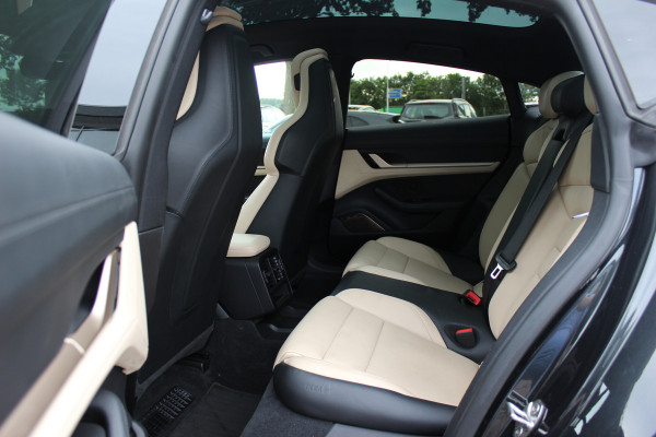 Porsche Taycan 4S Performance 84 kWh / SoH 93,3% / 1e Eign. / NL Auto / Panoramadak / 360Camera / Achterasbesturing / Burmester / Luchtvering / Keyless / 21'' / Sportdesign+Chrono / Stoel+Stuurverwarming / Dodehoek / DAB / Porsc