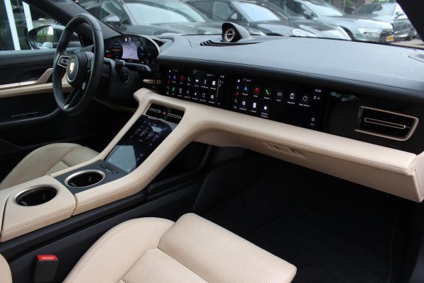 Porsche Taycan 4S Performance 84 kWh / SoH 93,3% / 1e Eign. / NL Auto / Panoramadak / 360Camera / Achterasbesturing / Burmester / Luchtvering / Keyless / 21'' / Sportdesign+Chrono / Stoel+Stuurverwarming / Dodehoek / DAB / Porsc