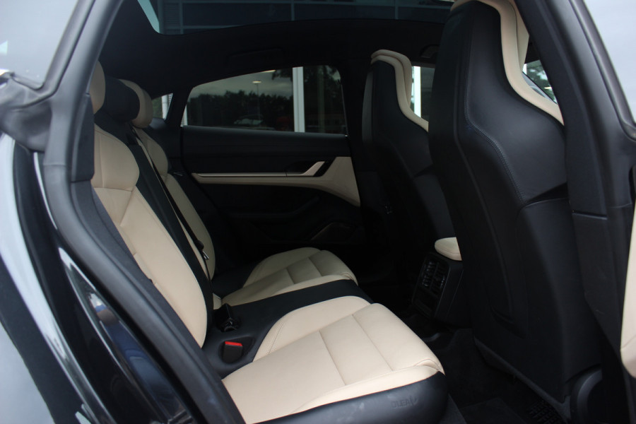 Porsche Taycan 4S Performance 84 kWh / SoH 93,3% / 1e Eign. / NL Auto / Panoramadak / 360Camera / Achterasbesturing / Burmester / Luchtvering / Keyless / 21'' / Sportdesign+Chrono / Stoel+Stuurverwarming / Dodehoek / DAB / Porsc
