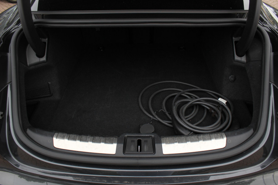 Porsche Taycan 4S Performance 84 kWh / SoH 93,3% / 1e Eign. / NL Auto / Panoramadak / 360Camera / Achterasbesturing / Burmester / Luchtvering / Keyless / 21'' / Sportdesign+Chrono / Stoel+Stuurverwarming / Dodehoek / DAB / Porsc