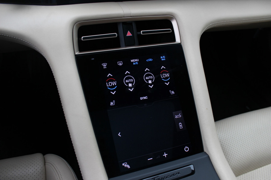 Porsche Taycan 4S Performance 84 kWh / SoH 93,3% / 1e Eign. / NL Auto / Panoramadak / 360Camera / Achterasbesturing / Burmester / Luchtvering / Keyless / 21'' / Sportdesign+Chrono / Stoel+Stuurverwarming / Dodehoek / DAB / Porsc