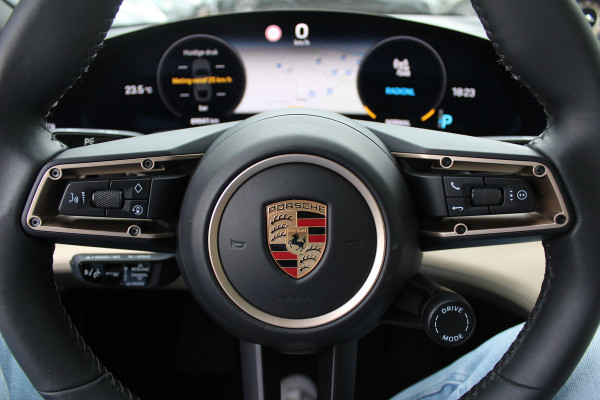 Porsche Taycan 4S Performance 84 kWh / SoH 93,3% / 1e Eign. / NL Auto / Panoramadak / 360Camera / Achterasbesturing / Burmester / Luchtvering / Keyless / 21'' / Sportdesign+Chrono / Stoel+Stuurverwarming / Dodehoek / DAB / Porsc