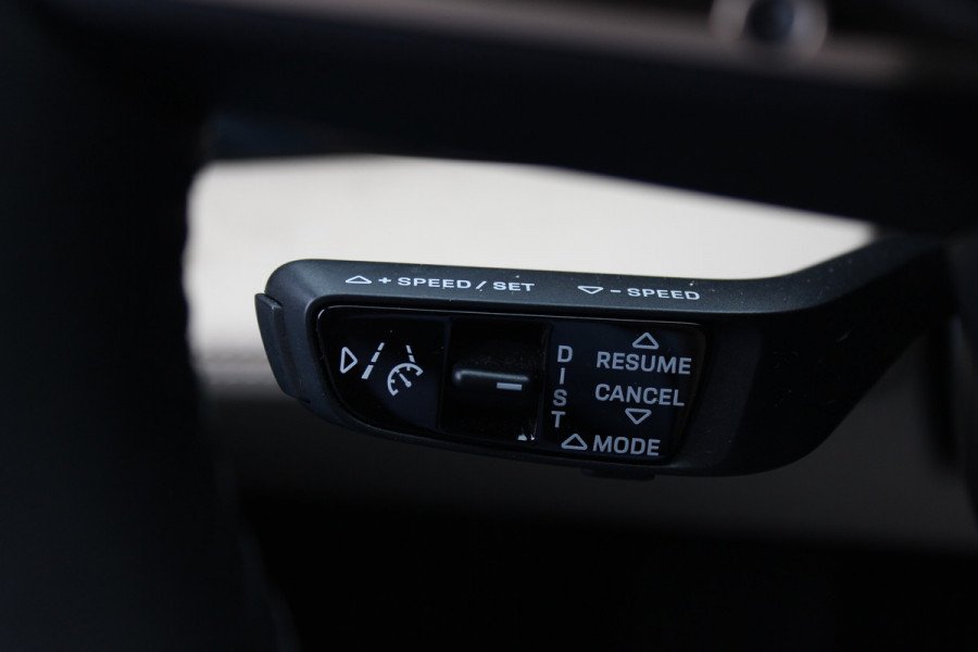 Porsche Taycan 4S Performance 84 kWh / SoH 93,3% / 1e Eign. / NL Auto / Panoramadak / 360Camera / Achterasbesturing / Burmester / Luchtvering / Keyless / 21'' / Sportdesign+Chrono / Stoel+Stuurverwarming / Dodehoek / DAB / Porsc