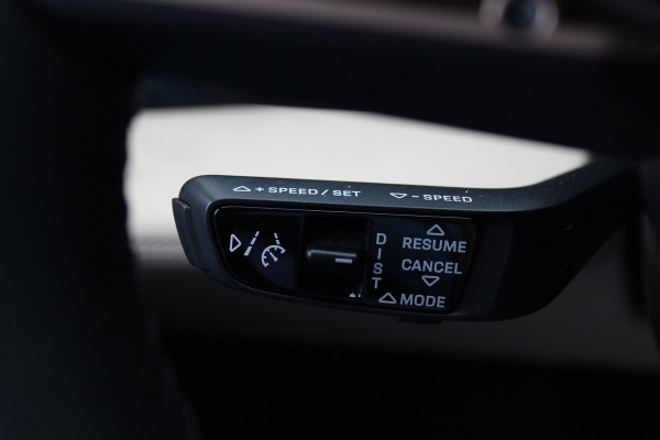 Porsche Taycan 4S Performance 84 kWh / SoH 93,3% / 1e Eign. / NL Auto / Panoramadak / 360Camera / Achterasbesturing / Burmester / Luchtvering / Keyless / 21'' / Sportdesign+Chrono / Stoel+Stuurverwarming / Dodehoek / DAB / Porsc