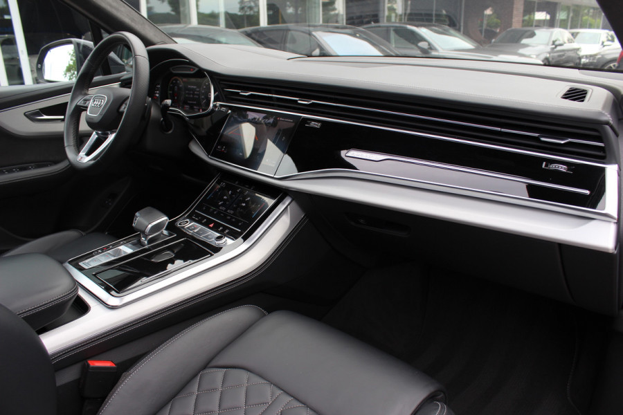 Audi Q7 60 TFSI e quattro Pro Line S Competition / Trekhaak / Panoramadak / 360Camera / Head-up / Softclose / Laser LED / Luchtvering / 22'' / B&O / RS Seats / Keyless / Stuur+Stoelverwarming / Dodehoek / DAB / ACC