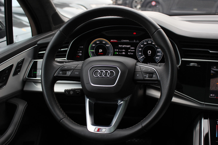Audi Q7 60 TFSI e quattro Pro Line S Competition / Trekhaak / Panoramadak / 360Camera / Head-up / Softclose / Laser LED / Luchtvering / 22'' / B&O / RS Seats / Keyless / Stuur+Stoelverwarming / Dodehoek / DAB / ACC