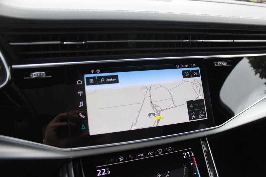 Audi Q7 60 TFSI e quattro Pro Line S Competition / Trekhaak / Panoramadak / 360Camera / Head-up / Softclose / Laser LED / Luchtvering / 22'' / B&O / RS Seats / Keyless / Stuur+Stoelverwarming / Dodehoek / DAB / ACC