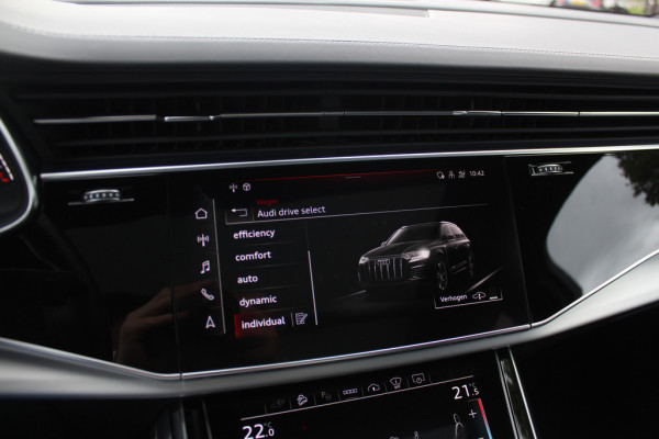 Audi Q7 60 TFSI e quattro Pro Line S Competition / Trekhaak / Panoramadak / 360Camera / Head-up / Softclose / Laser LED / Luchtvering / 22'' / B&O / RS Seats / Keyless / Stuur+Stoelverwarming / Dodehoek / DAB / ACC
