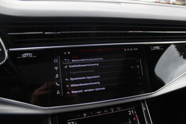 Audi Q7 60 TFSI e quattro Pro Line S Competition / Trekhaak / Panoramadak / 360Camera / Head-up / Softclose / Laser LED / Luchtvering / 22'' / B&O / RS Seats / Keyless / Stuur+Stoelverwarming / Dodehoek / DAB / ACC