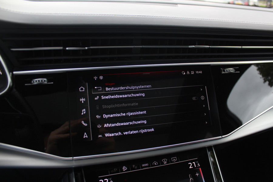 Audi Q7 60 TFSI e quattro Pro Line S Competition / Trekhaak / Panoramadak / 360Camera / Head-up / Softclose / Laser LED / Luchtvering / 22'' / B&O / RS Seats / Keyless / Stuur+Stoelverwarming / Dodehoek / DAB / ACC