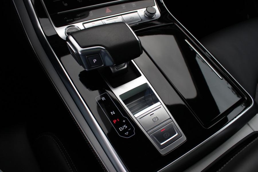 Audi Q7 60 TFSI e quattro Pro Line S Competition / Trekhaak / Panoramadak / 360Camera / Head-up / Softclose / Laser LED / Luchtvering / 22'' / B&O / RS Seats / Keyless / Stuur+Stoelverwarming / Dodehoek / DAB / ACC