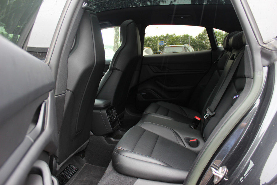Porsche Taycan Sport Turismo 93 kWh / SoH 93,3% / Panoramadak / Camera / Bose / 20'' / Luchtvering / Leder / Warmtepomp / Dodehoek / Stoelverwarming / DAB / Cruise Control