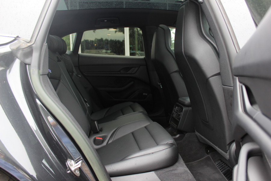 Porsche Taycan Sport Turismo 93 kWh / SoH 93,3% / Panoramadak / Camera / Bose / 20'' / Luchtvering / Leder / Warmtepomp / Dodehoek / Stoelverwarming / DAB / Cruise Control