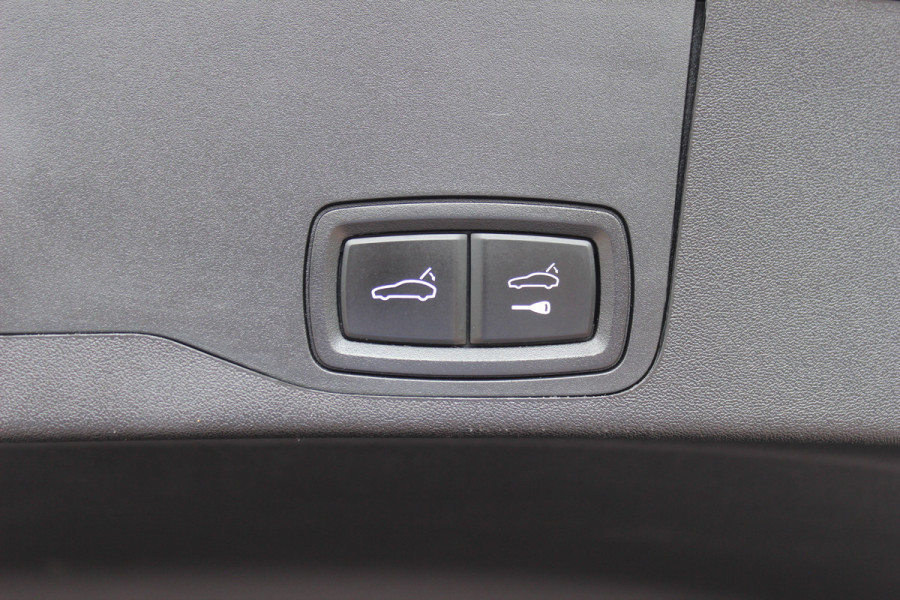 Porsche Taycan Sport Turismo 93 kWh / SoH 93,3% / Panoramadak / Camera / Bose / 20'' / Luchtvering / Leder / Warmtepomp / Dodehoek / Stoelverwarming / DAB / Cruise Control